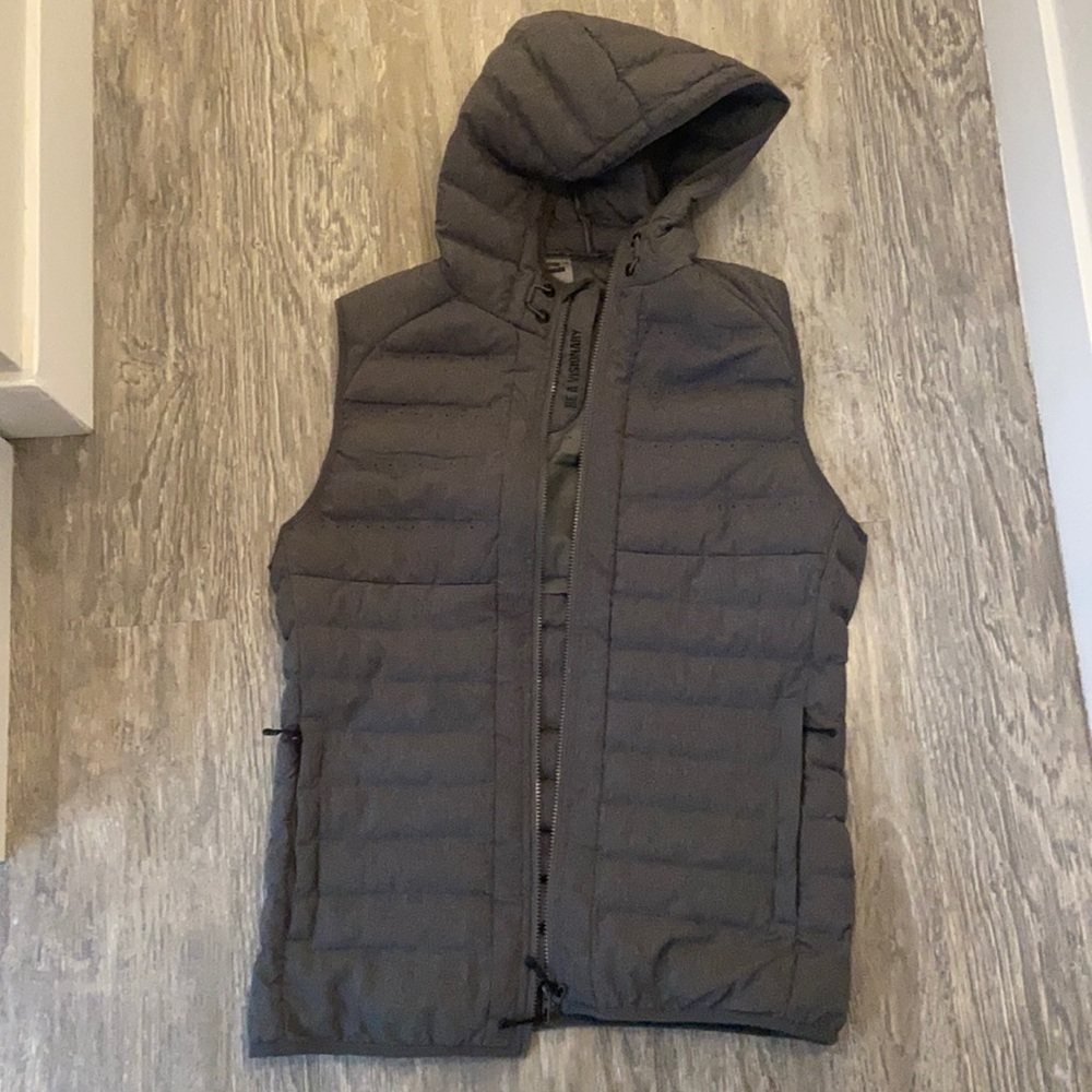 Gymshark Hooded Puffer Vest LIKE NEW. No flaws.